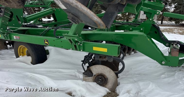 image for item EF2388 2021 John Deere 2720 disk ripper