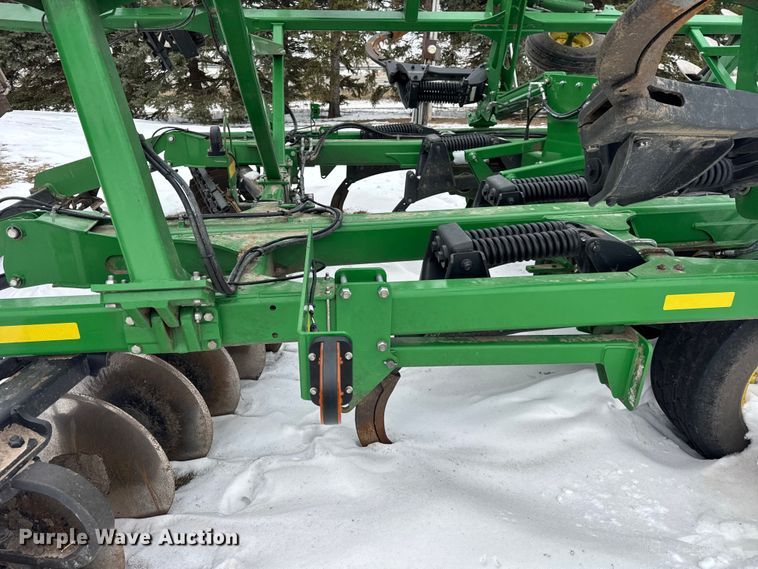 image for item EF2388 2021 John Deere 2720 disk ripper