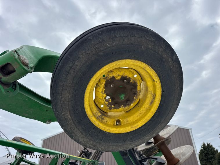 image for item EF2388 2021 John Deere 2720 disk ripper