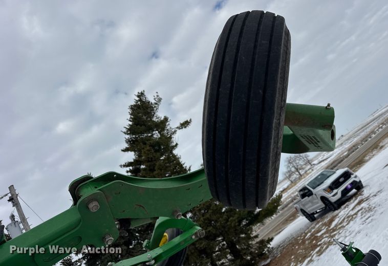 image for item EF2388 2021 John Deere 2720 disk ripper