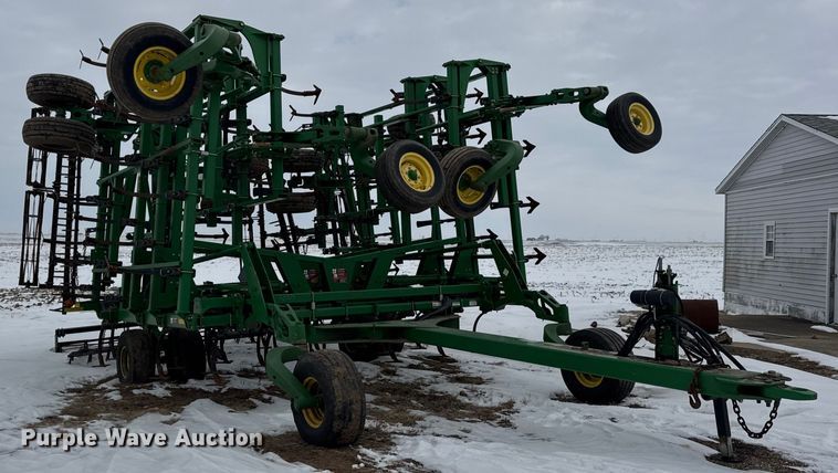 image for item EF2389 2010 John Deere 2210 field cultivator