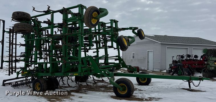 image for item EF2389 2010 John Deere 2210 field cultivator