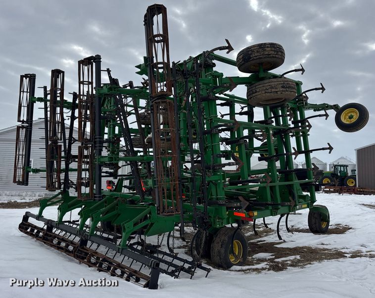image for item EF2389 2010 John Deere 2210 field cultivator