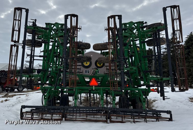 image for item EF2389 2010 John Deere 2210 field cultivator