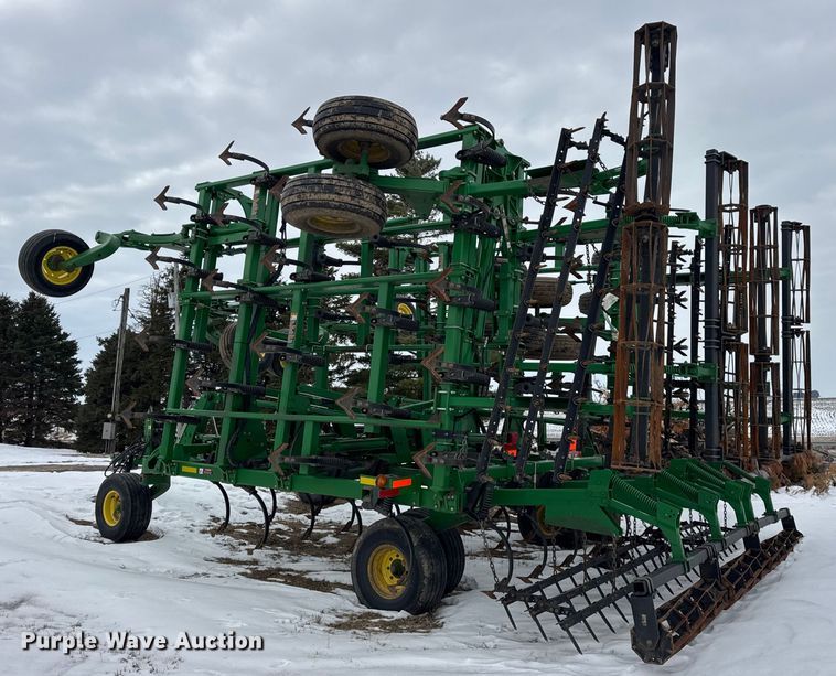 image for item EF2389 2010 John Deere 2210 field cultivator
