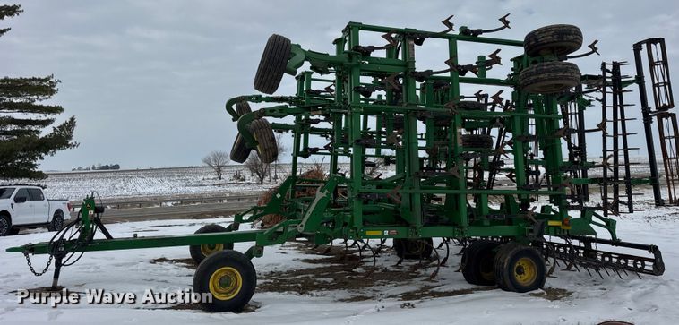 image for item EF2389 2010 John Deere 2210 field cultivator