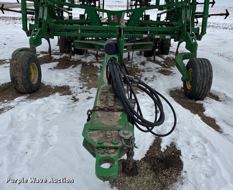 image for item EF2389 2010 John Deere 2210 field cultivator