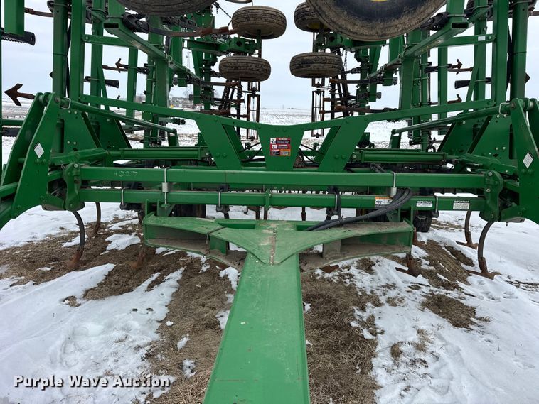 image for item EF2389 2010 John Deere 2210 field cultivator