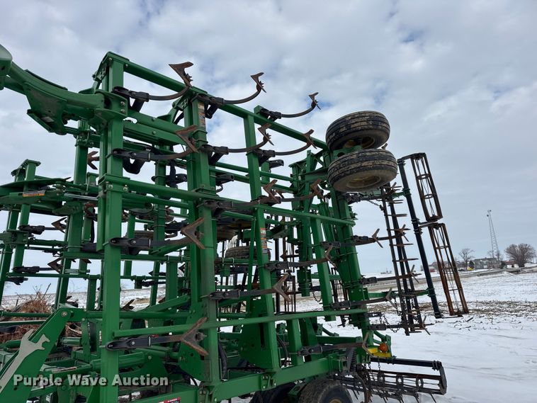 image for item EF2389 2010 John Deere 2210 field cultivator