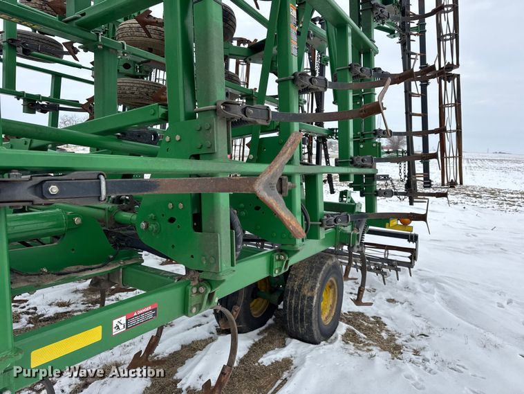 image for item EF2389 2010 John Deere 2210 field cultivator