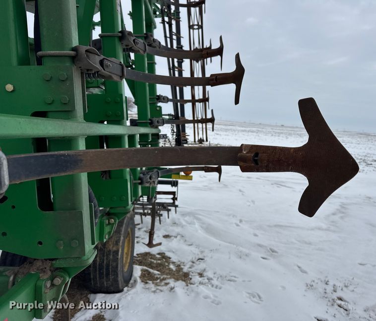 image for item EF2389 2010 John Deere 2210 field cultivator