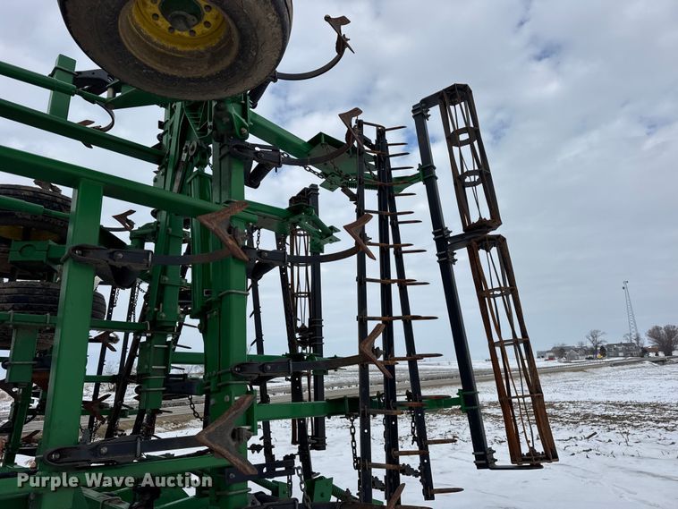 image for item EF2389 2010 John Deere 2210 field cultivator