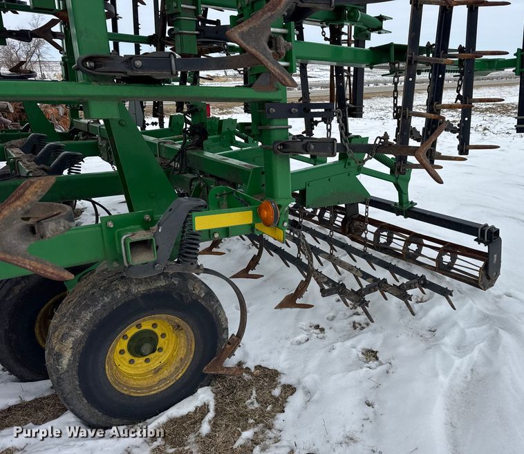 image for item EF2389 2010 John Deere 2210 field cultivator
