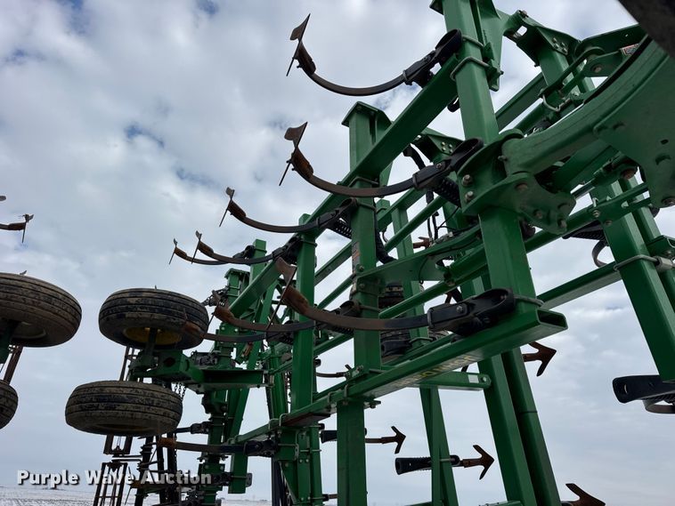 image for item EF2389 2010 John Deere 2210 field cultivator