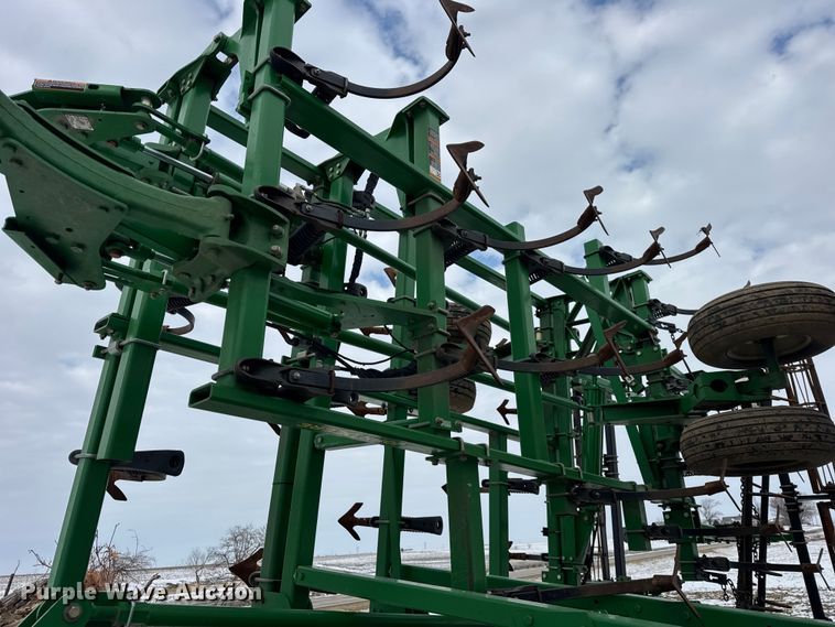 image for item EF2389 2010 John Deere 2210 field cultivator