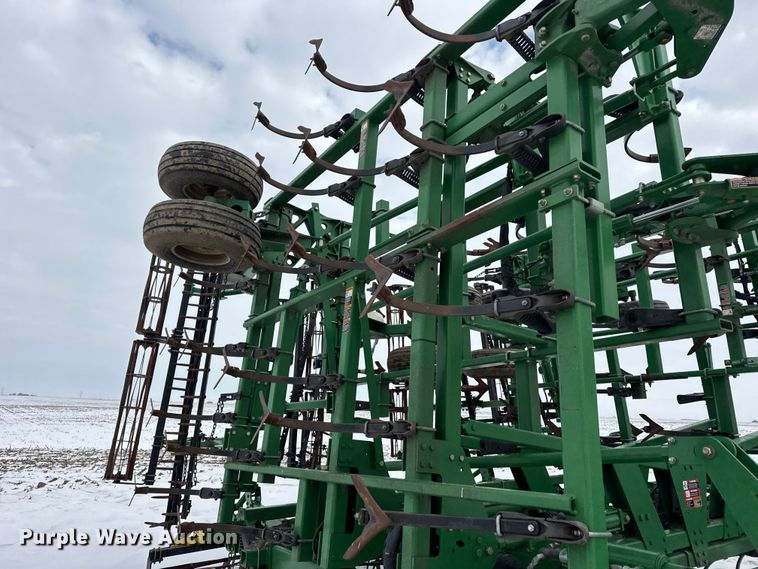 image for item EF2389 2010 John Deere 2210 field cultivator