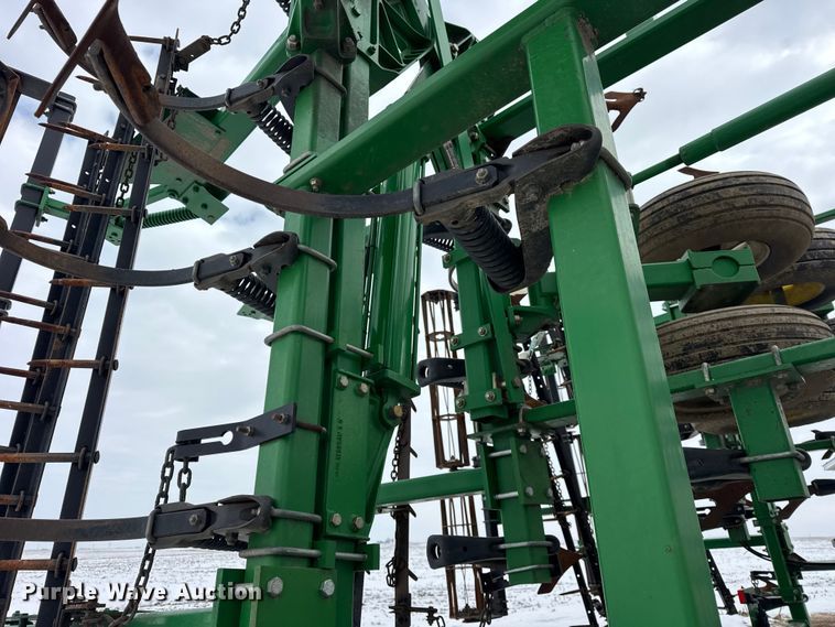 image for item EF2389 2010 John Deere 2210 field cultivator