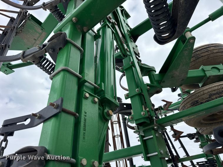 image for item EF2389 2010 John Deere 2210 field cultivator