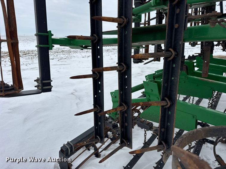 image for item EF2389 2010 John Deere 2210 field cultivator