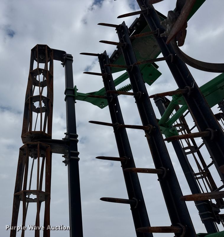 image for item EF2389 2010 John Deere 2210 field cultivator