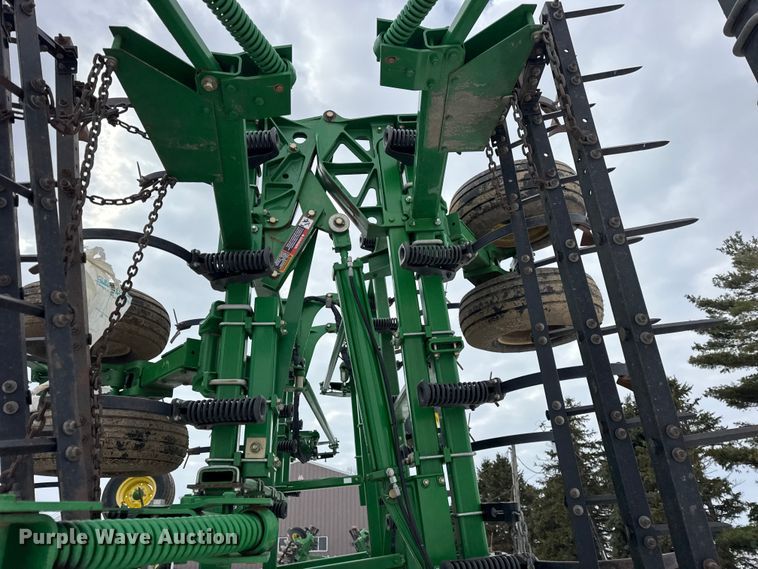 image for item EF2389 2010 John Deere 2210 field cultivator