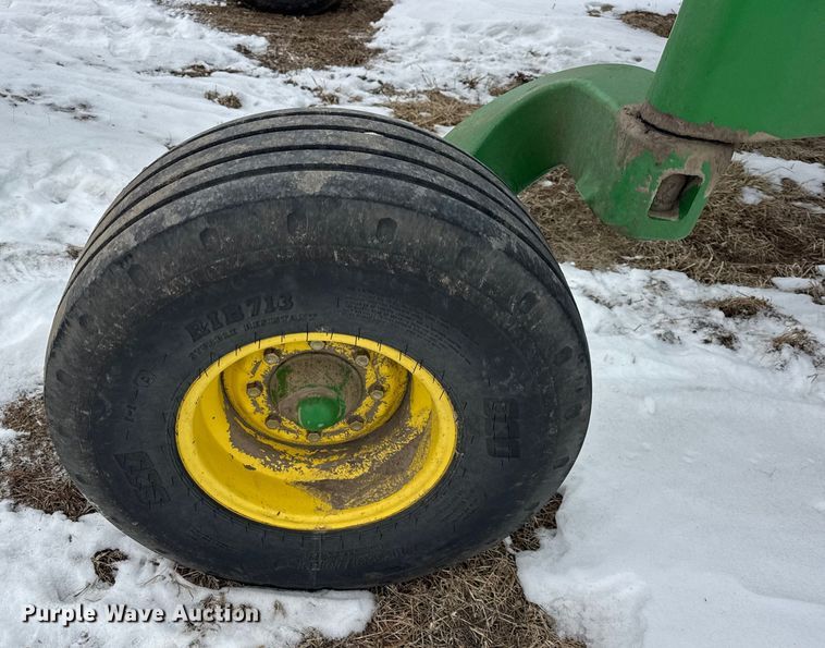 image for item EF2389 2010 John Deere 2210 field cultivator