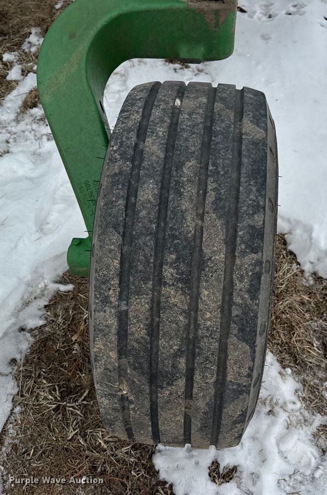 image for item EF2389 2010 John Deere 2210 field cultivator