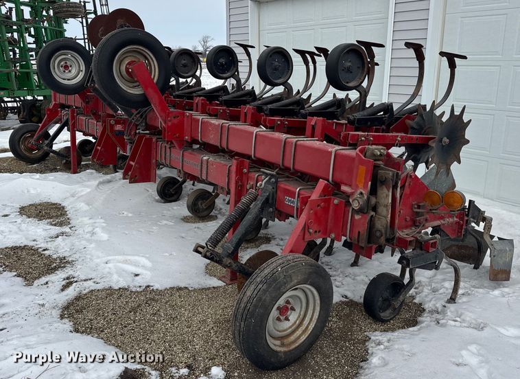 image for item EF2391 J.I. Case 183 row crop cultivator