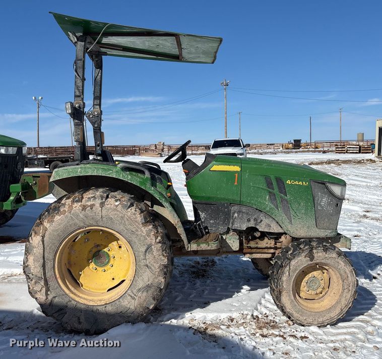 image for item EF6312 2019 John Deere 4044M MFWD tractor