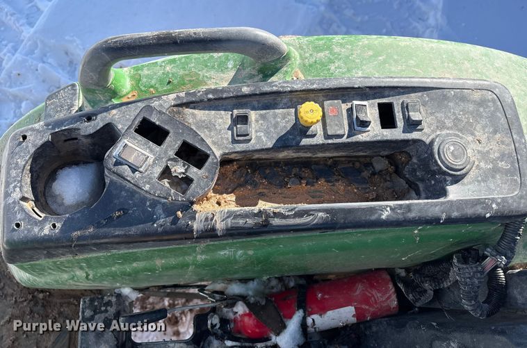 image for item EF6312 2019 John Deere 4044M MFWD tractor