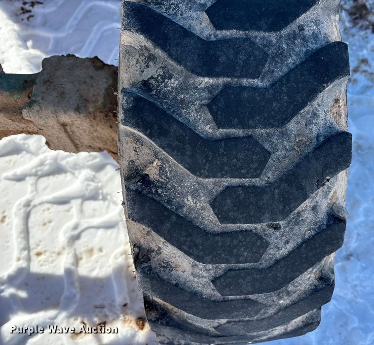 image for item EF6312 2019 John Deere 4044M MFWD tractor