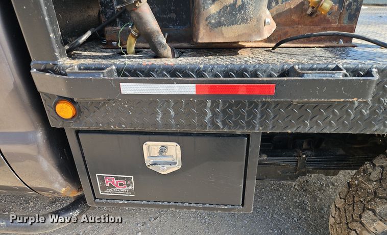 image for item EO4975 Bester Industries  3100 hydraulic bale bed