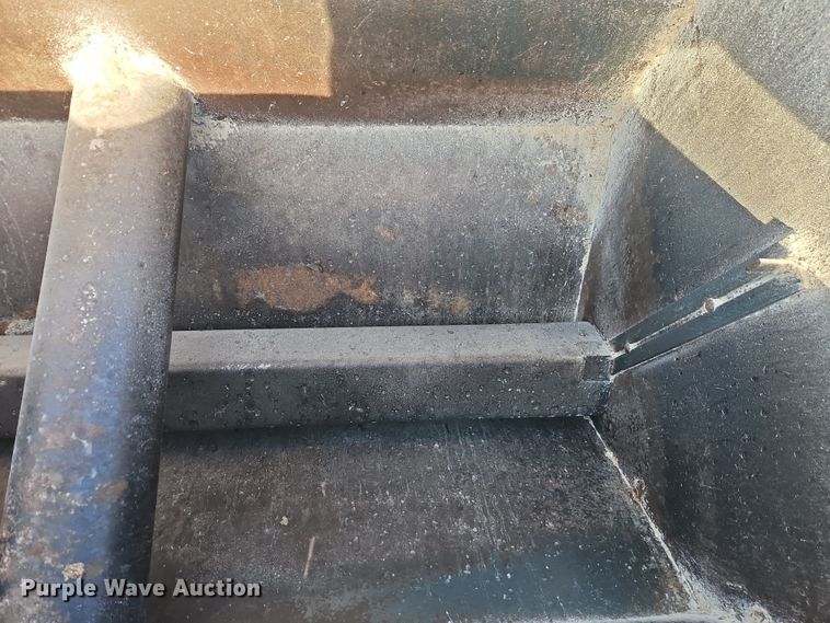 image for item EO4975 Bester Industries  3100 hydraulic bale bed