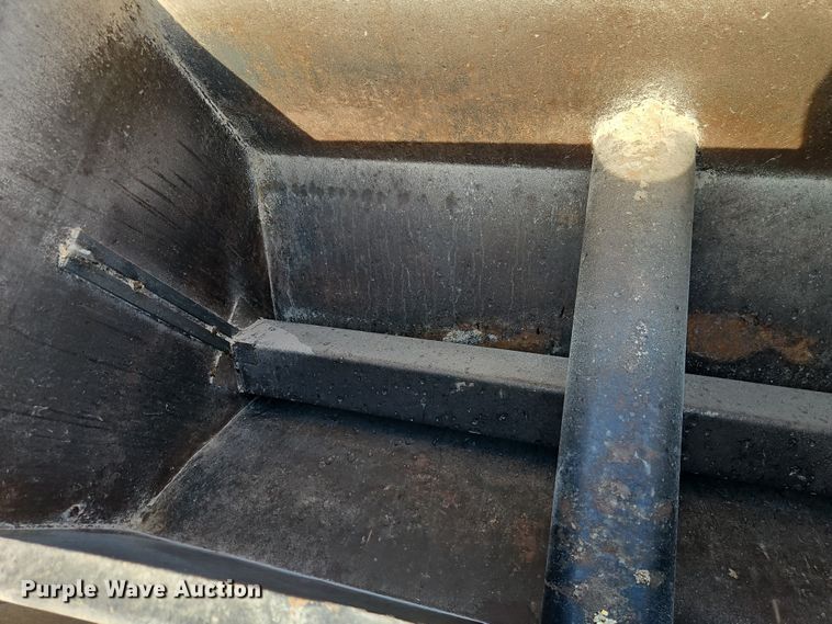 image for item EO4975 Bester Industries  3100 hydraulic bale bed