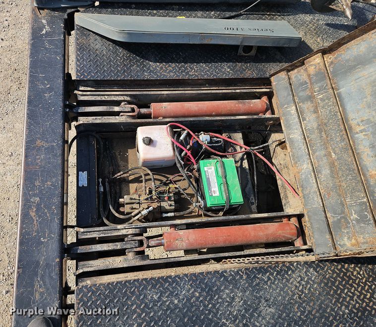 image for item EO4975 Bester Industries  3100 hydraulic bale bed