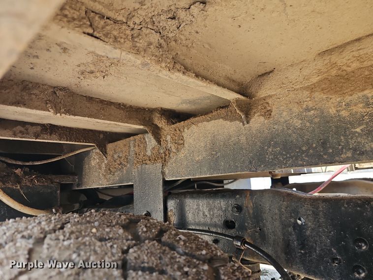 image for item EO4975 Bester Industries  3100 hydraulic bale bed