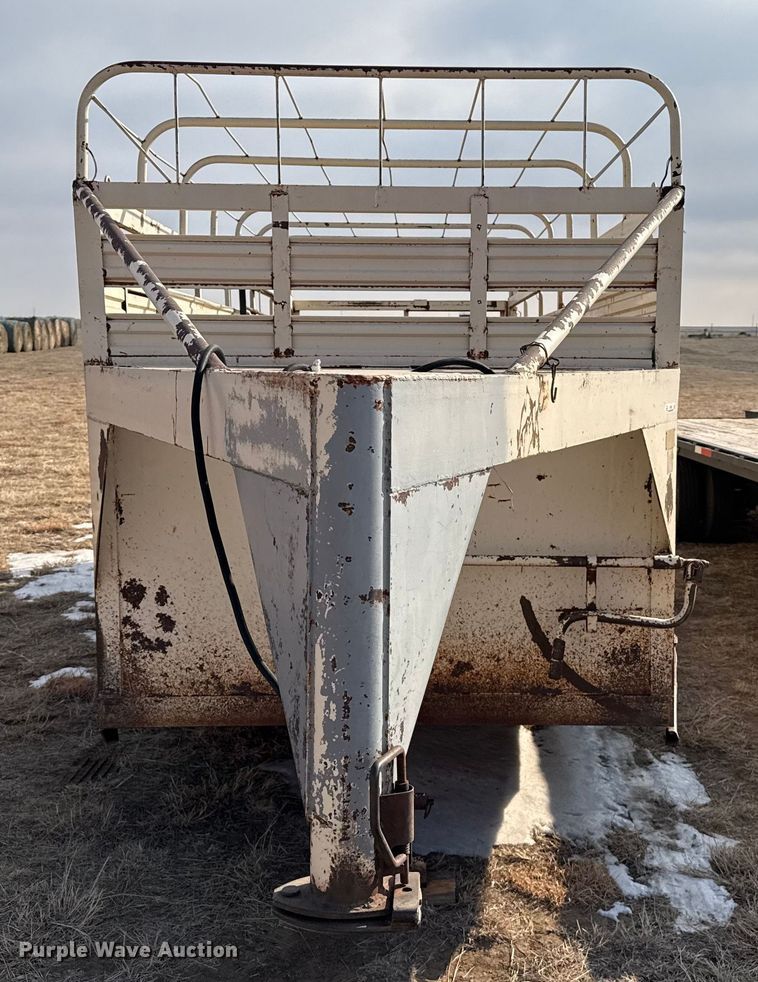 image for item EP2873 1979 W-W livestock trailer