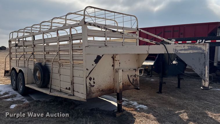 image for item EP2873 1979 W-W livestock trailer