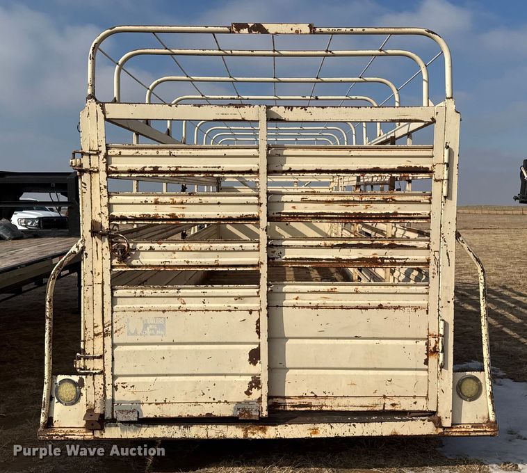 image for item EP2873 1979 W-W livestock trailer