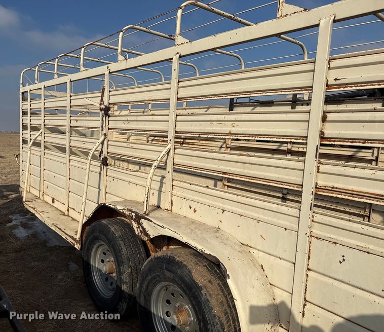 image for item EP2873 1979 W-W livestock trailer
