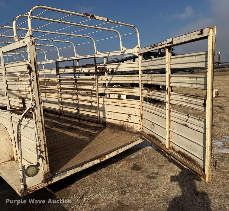 image for item EP2873 1979 W-W livestock trailer