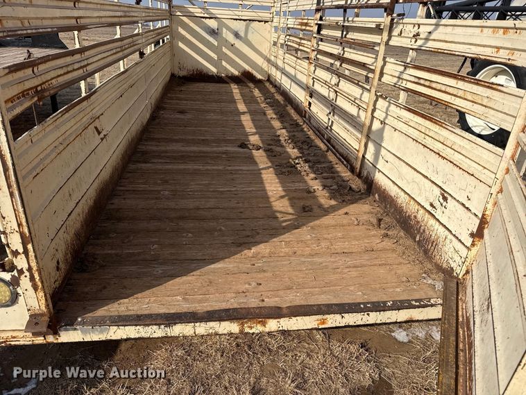 image for item EP2873 1979 W-W livestock trailer