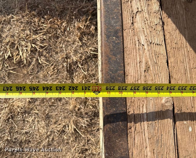 image for item EP2873 1979 W-W livestock trailer