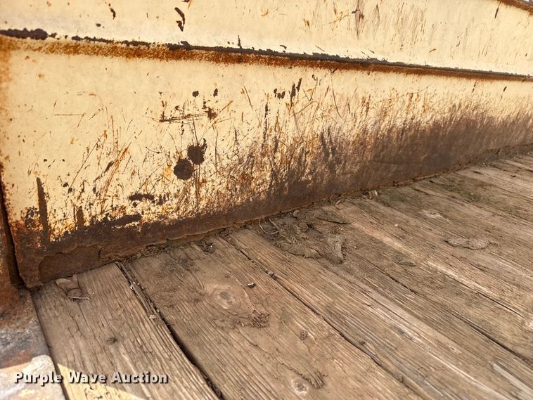 image for item EP2873 1979 W-W livestock trailer