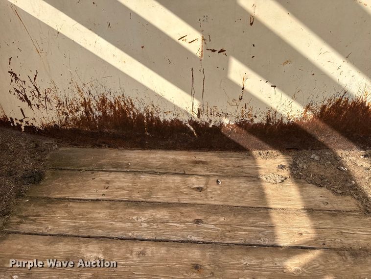 image for item EP2873 1979 W-W livestock trailer