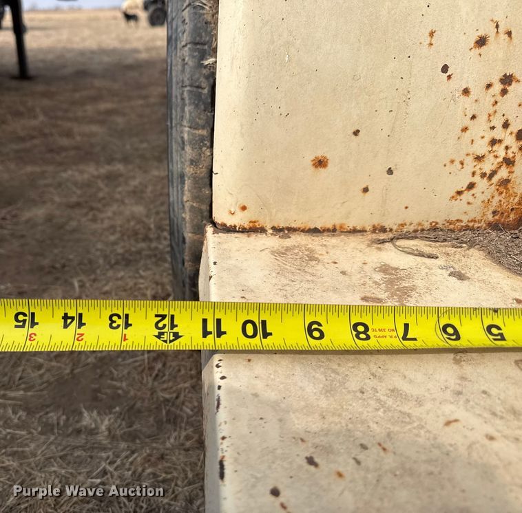 image for item EP2873 1979 W-W livestock trailer