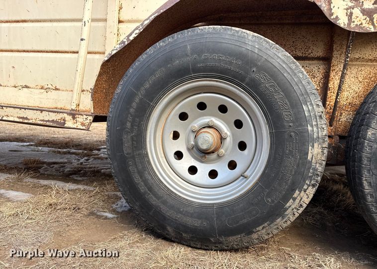 image for item EP2873 1979 W-W livestock trailer