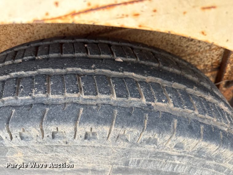 image for item EP2873 1979 W-W livestock trailer