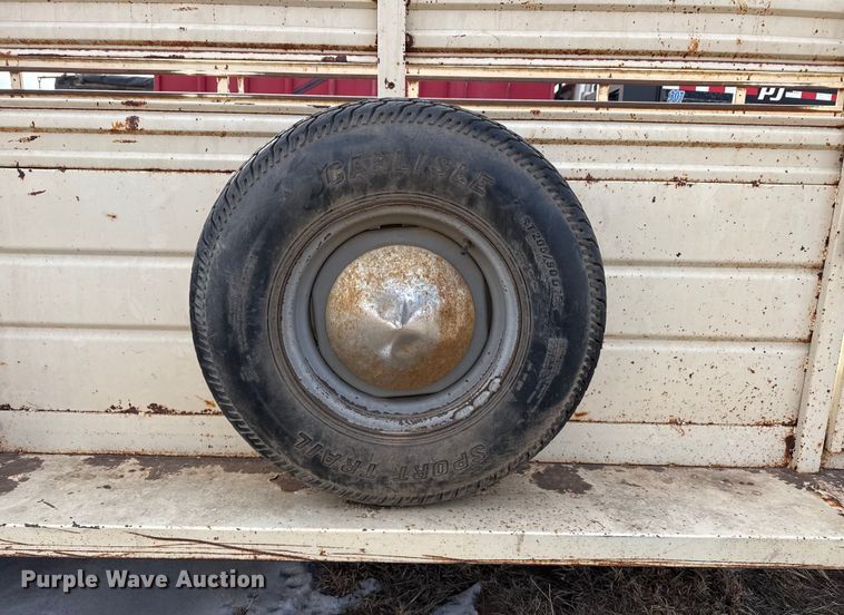 image for item EP2873 1979 W-W livestock trailer