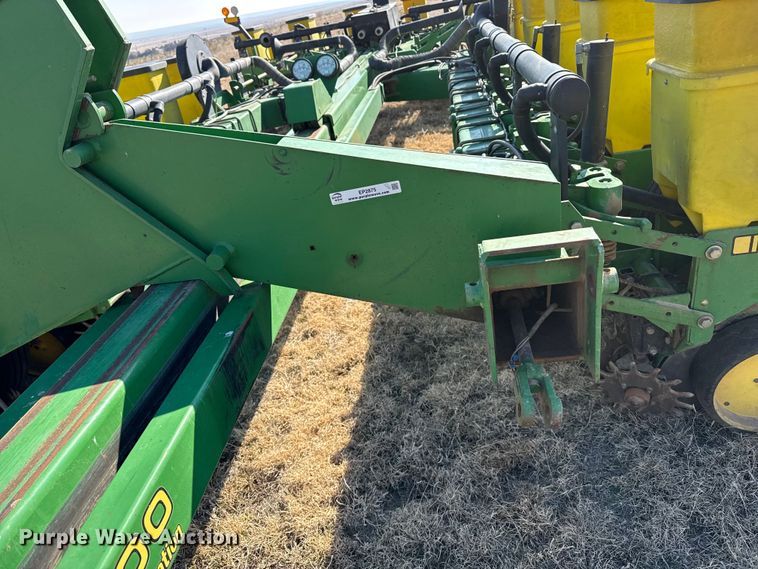 image for item EP2875 John Deere 7200 Conservation planter